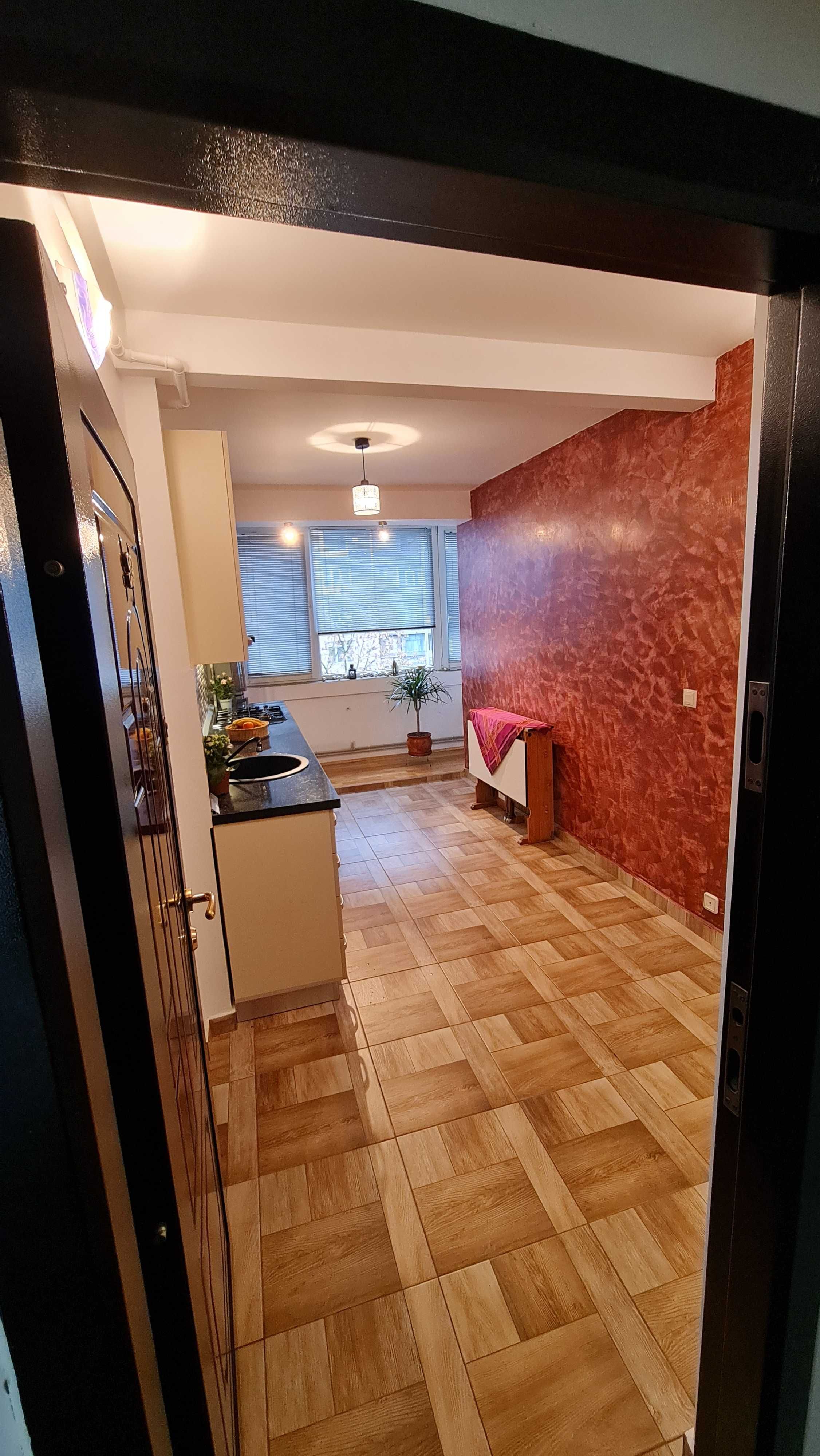 Vând apartament cu 3 camere
