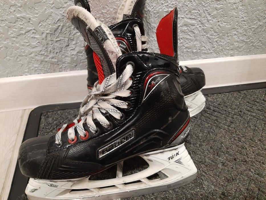 Продам коньки Bauer. Размер 6D