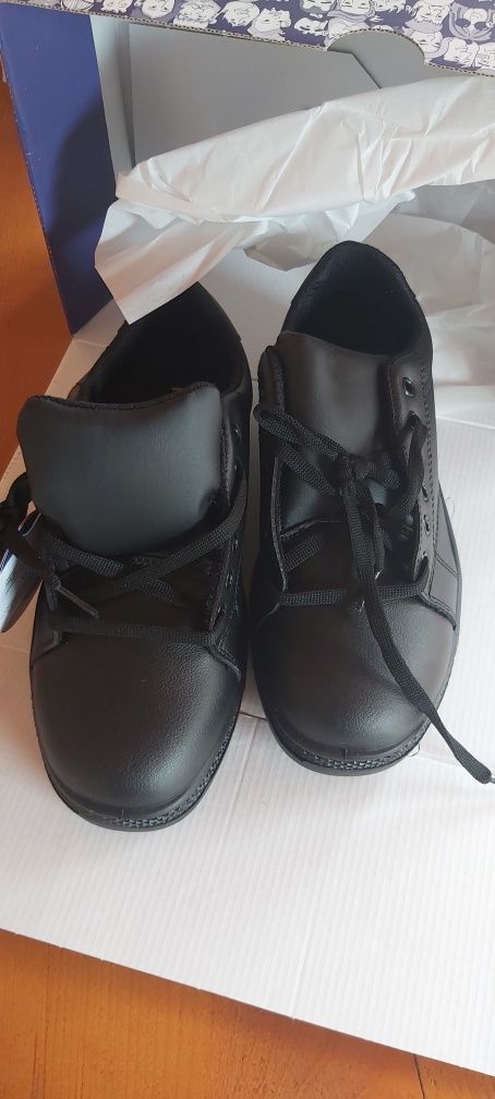 Pantofi de lucru noi cu protectie Isacco