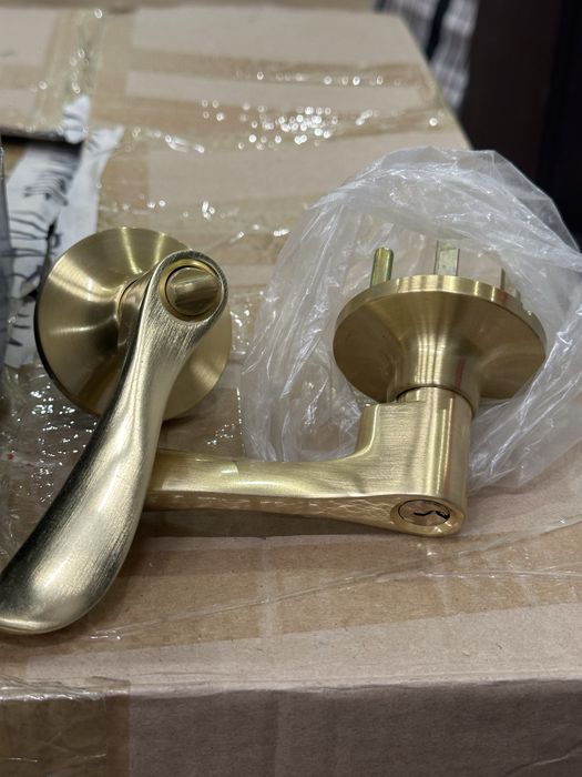 Ручка дверная с замком