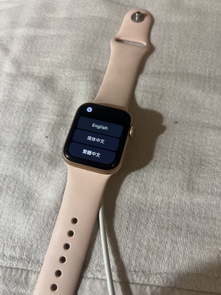 Apple Watch Series 6 – 40mm – Заключен с iCloud  За части или ремонт