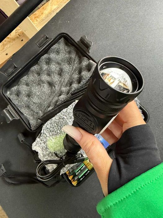 Lanterna 600000 lumeni NOUA NOUTA