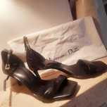 Massimo Dutti рокля от черно кадифе и сандали от черна шагренова кожа