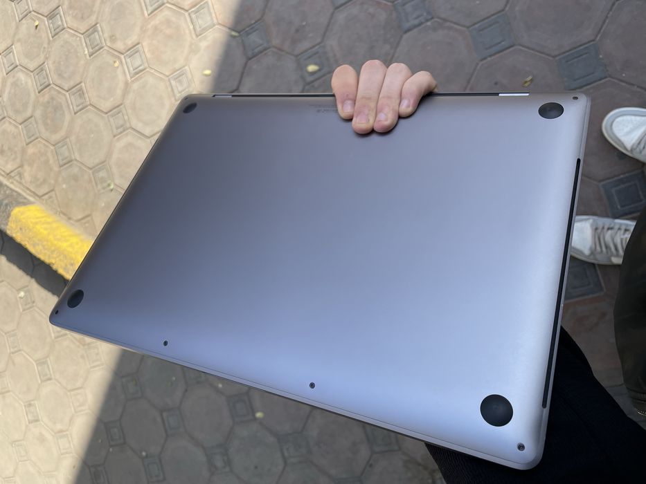 Macbook pro 2019 16-inch yomkisti 96 16/512 xolati 10/10