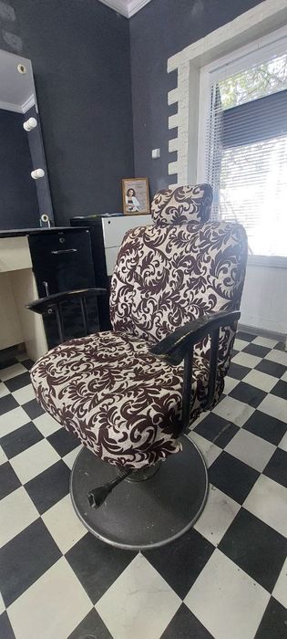 Продаётся мебель для салона красоты.