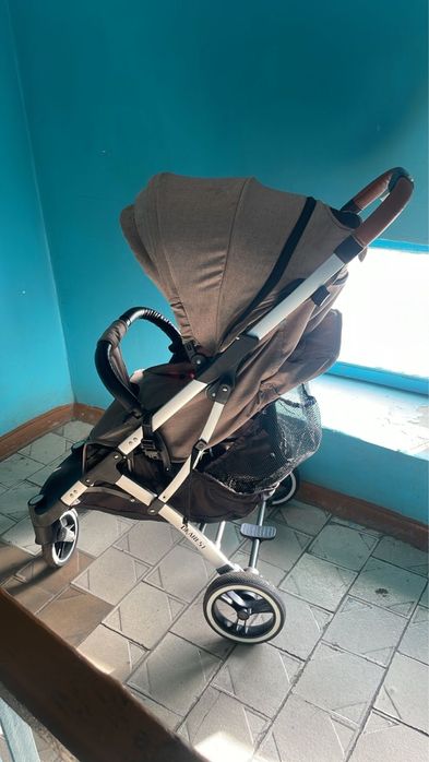 Продается коляска прогулочная в хорошем состоянии за 10000 тенге.