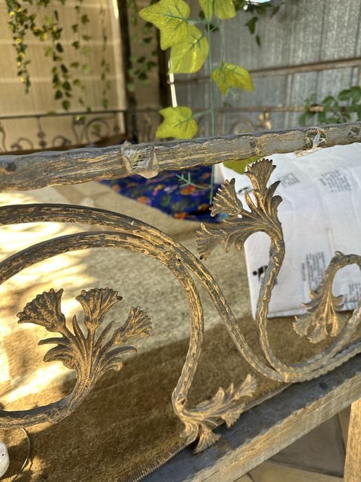 Продам топчан не дорого.