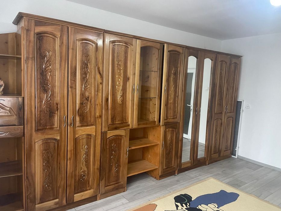 inchiriez apartament 2 camere decomandat