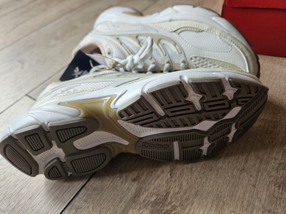 НОВИ маратонки Reebok