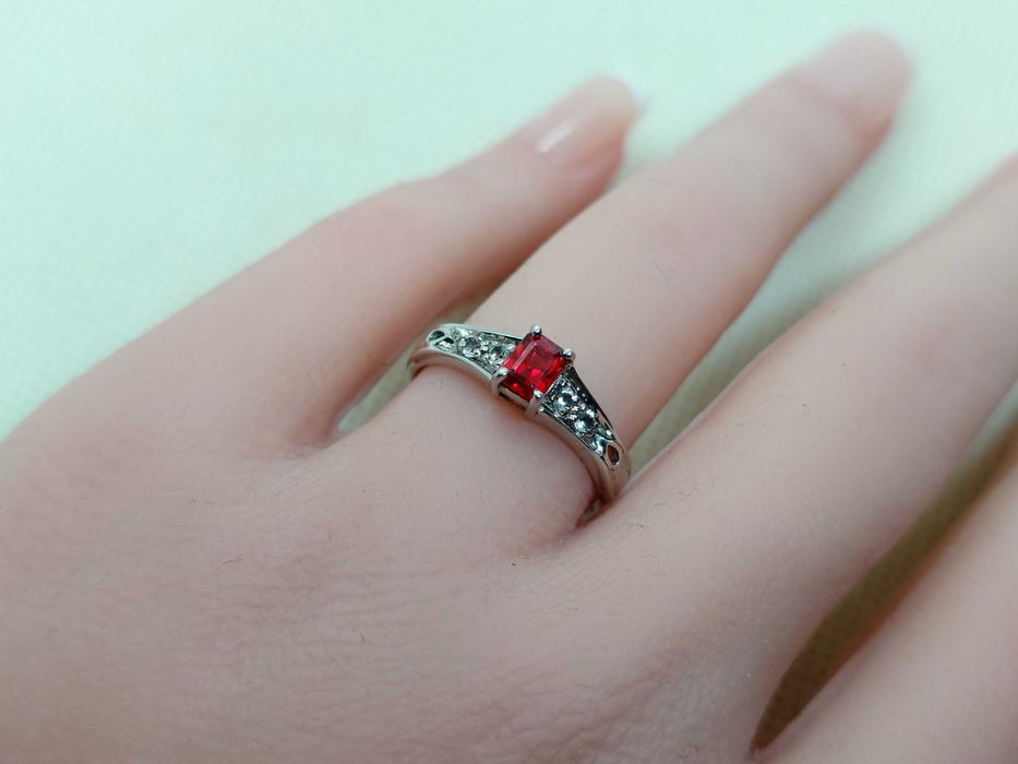 Inel din argint cu topaz imperial oranj-roșu