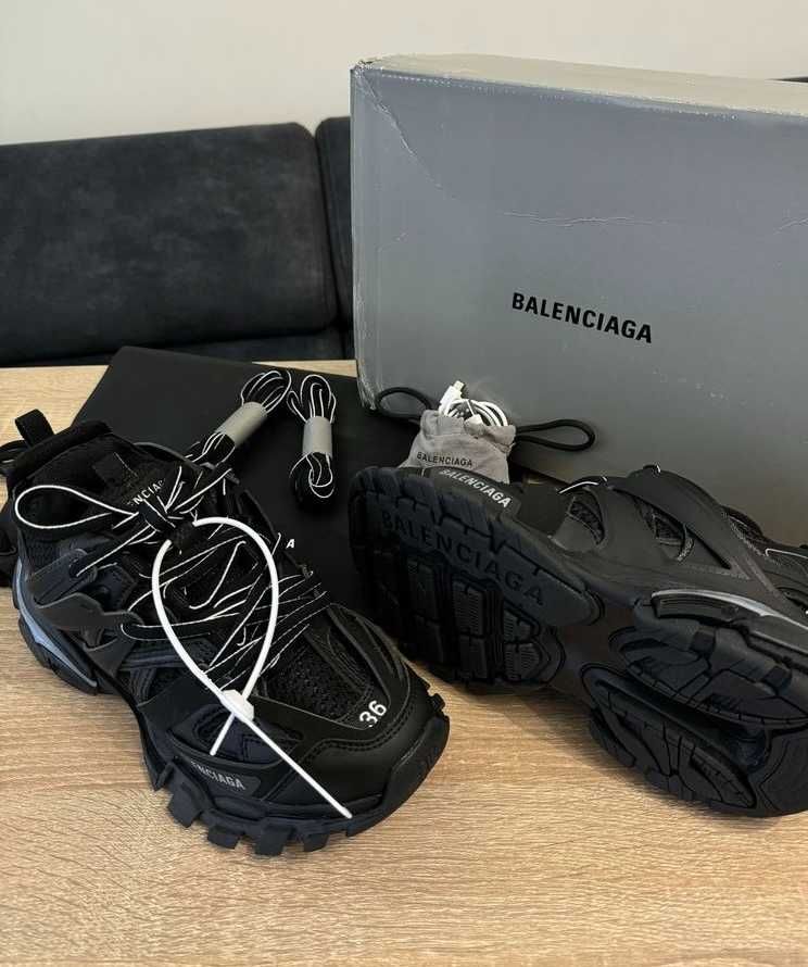 Balenciaga Track LED!
