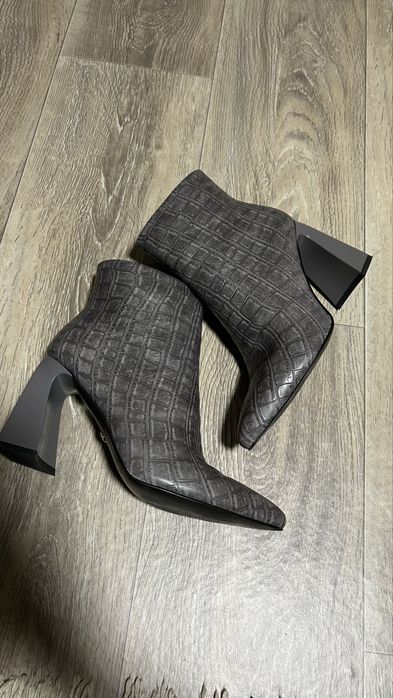 Продам осенние босоножки, 39 р / женская обувь