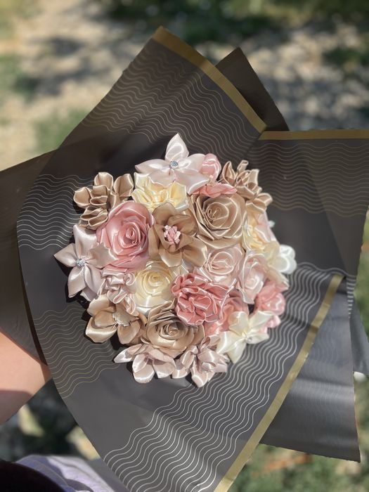 Buchet de flori din satin