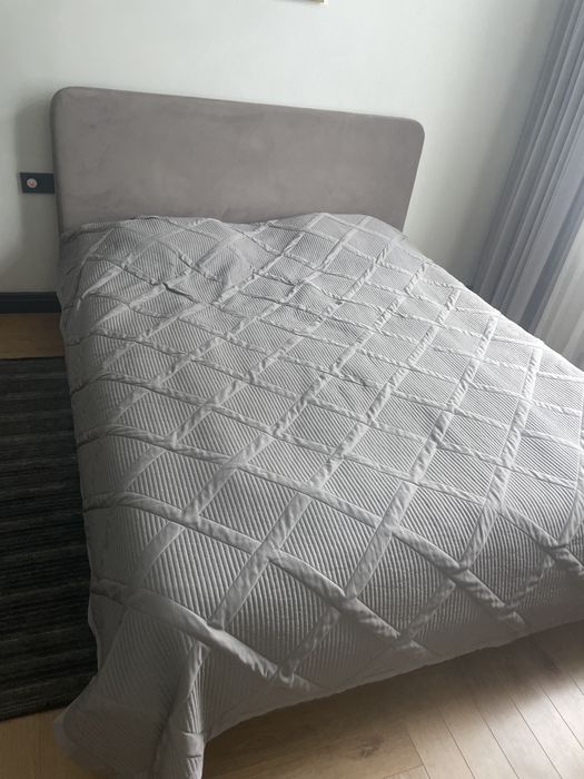 Двуспальняя кровать 160/200 в хорошем состоянии с матрасом