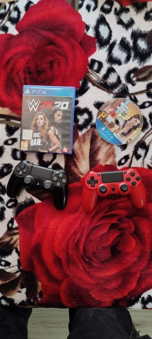 Vând PS 4 slim că cași nou am 2 manete și 2 sidiuri