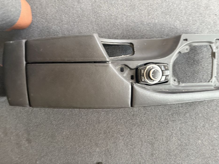 Подлакътник БМВ Е60 Е61 фейс черен