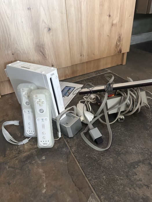 Consola Wii cu 2 manete/ 70+ jocuri (Modat) Stare perfecta