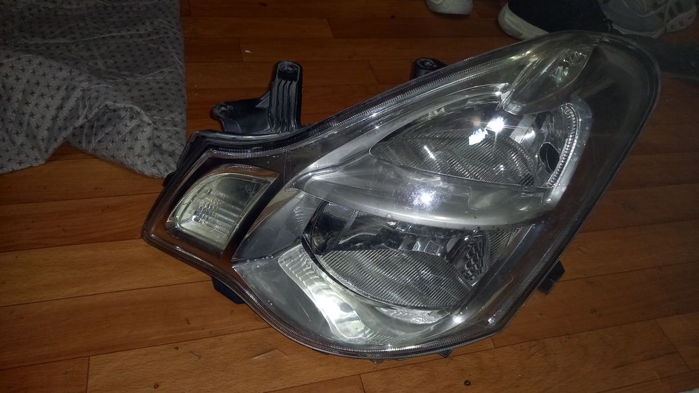 Фара на Nissan Almera
