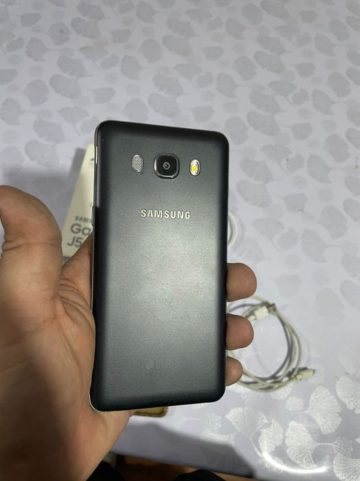 Продам смартфон  Samsung j5
