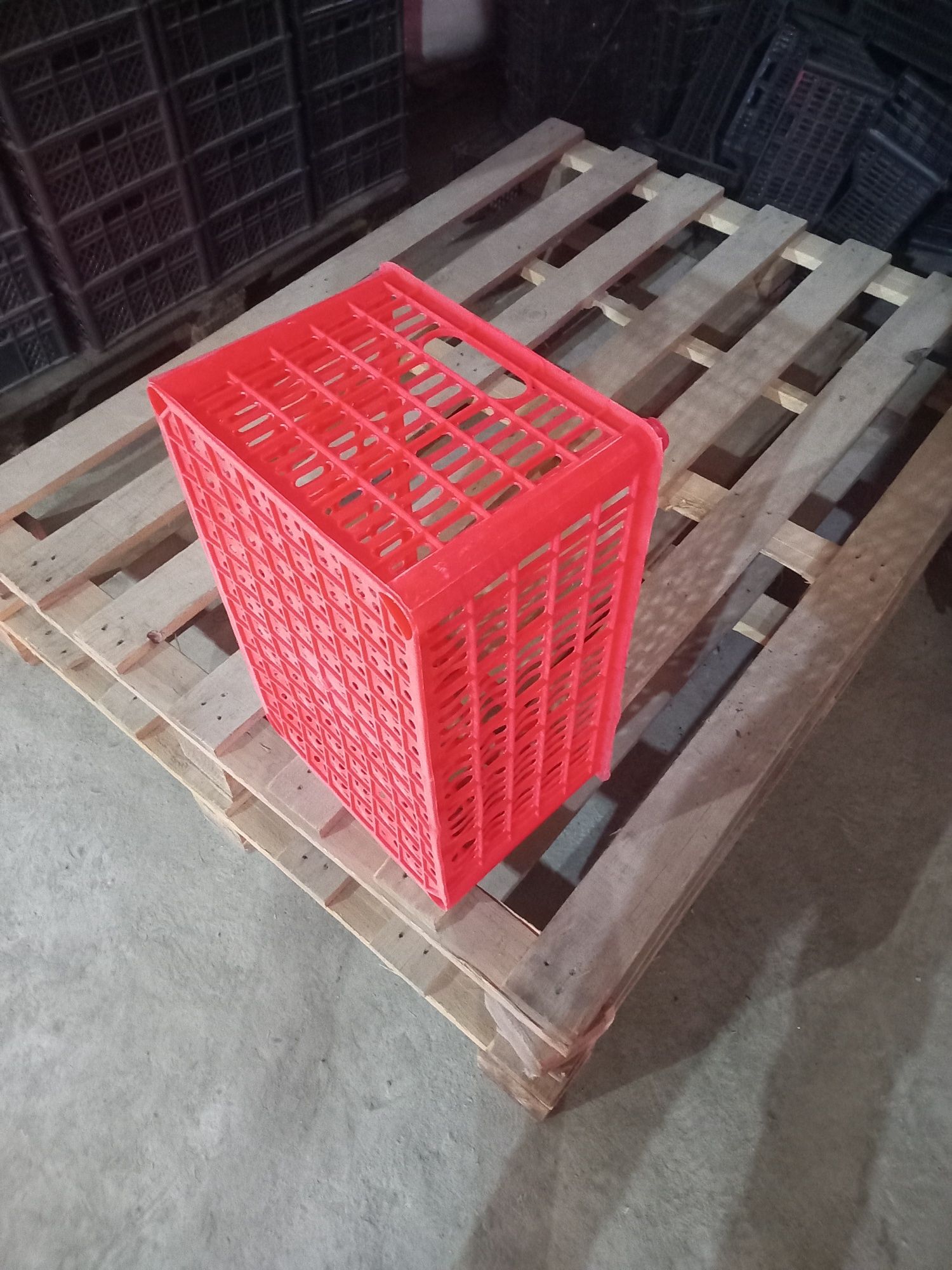 Ящик большой красный