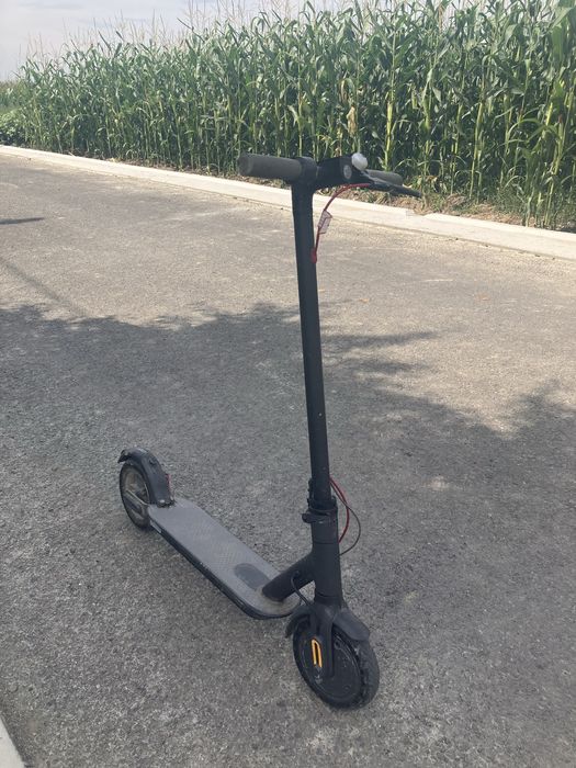 Vand trotineta xiaomi !!