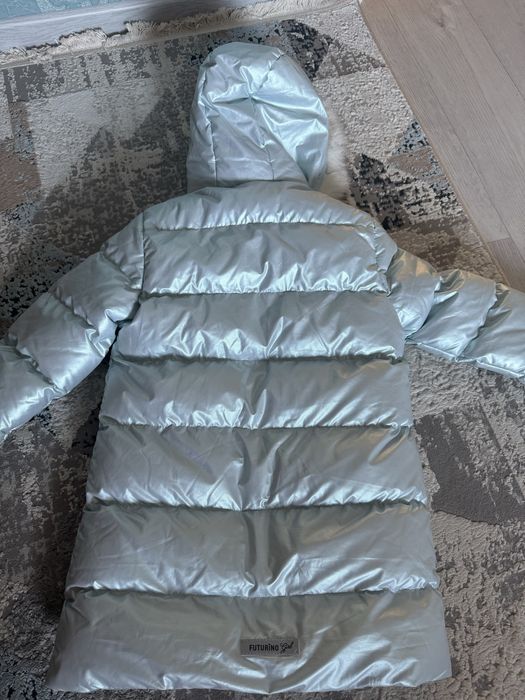 Продам зимнюю куртку на девочку