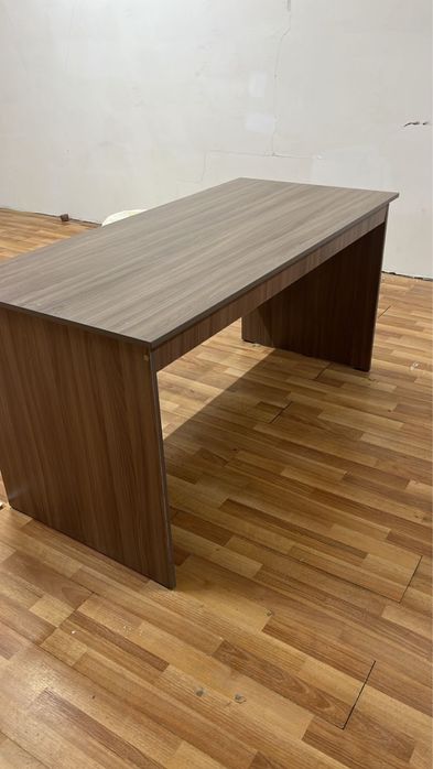 Письменный стол почти новый ЛДСП