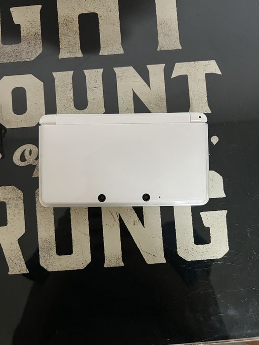 Nintendo 3ds  modat cu accesorii