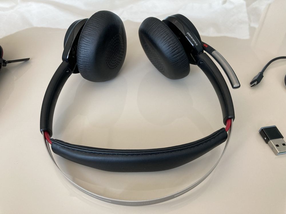 PLANTRONICS Слушалки Poly Voyager