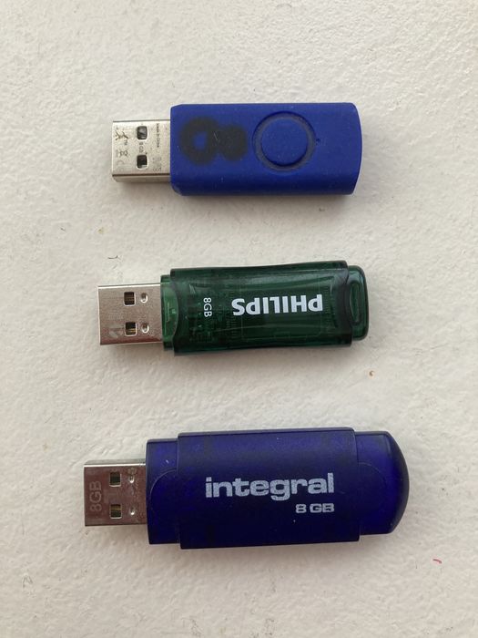 Cititor micro sd . Stick 8gb . Memorie stick 8gb