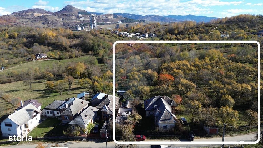 Teren si casa de vânzare la baza muntelui Iezer in Valea Mare Pravat