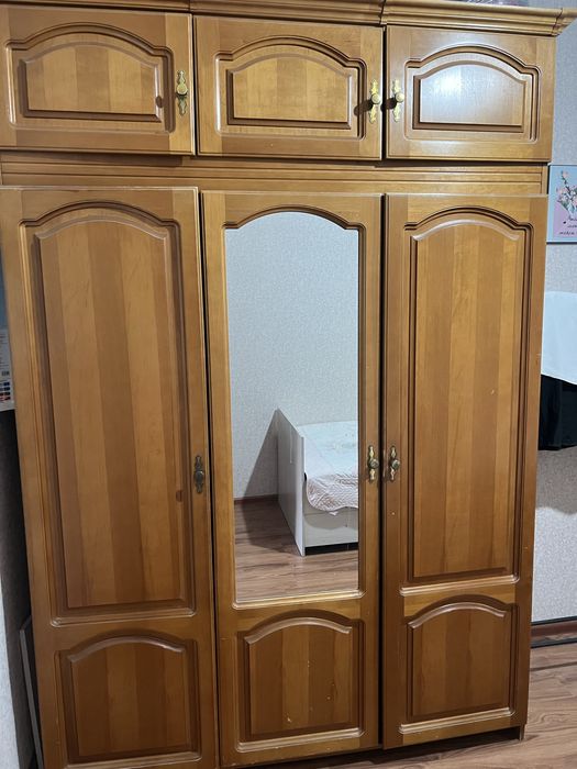 Продаю шифоньер в отличном состоянии