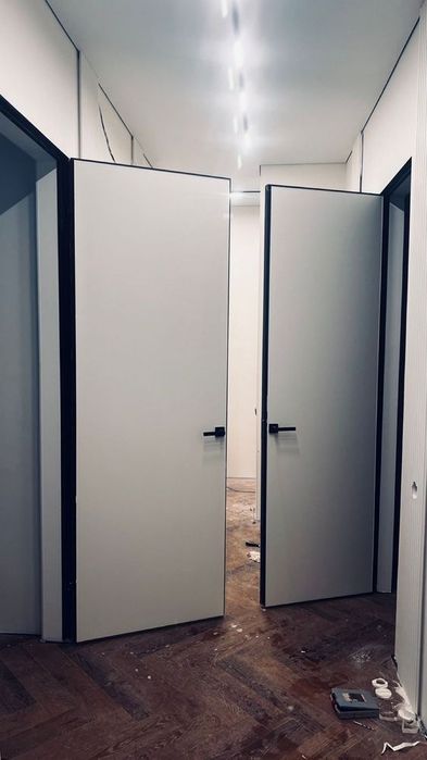 Двери скрытого монтажа с чёрной кромкой (двери невидимки)