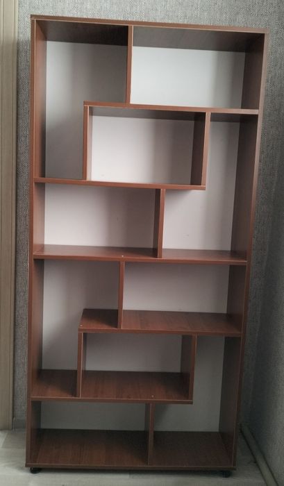 Шкаф-стенка 
Цвет: коричневый 
Размер: 162х80х26
Состояние: отличное,б