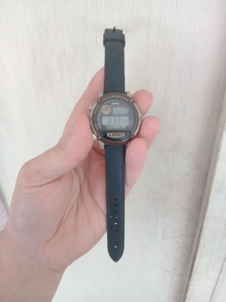 Vand Casio illuminator w89h , vintage , barbat , stare buna ,