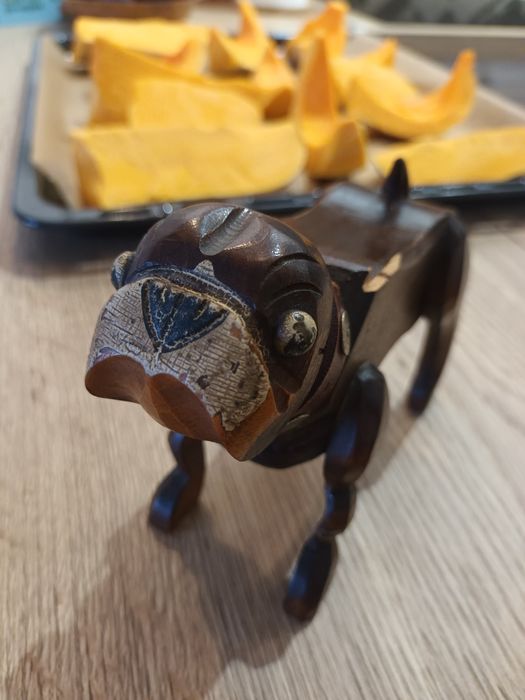 Casetă din lemn de palisandru, bulldog