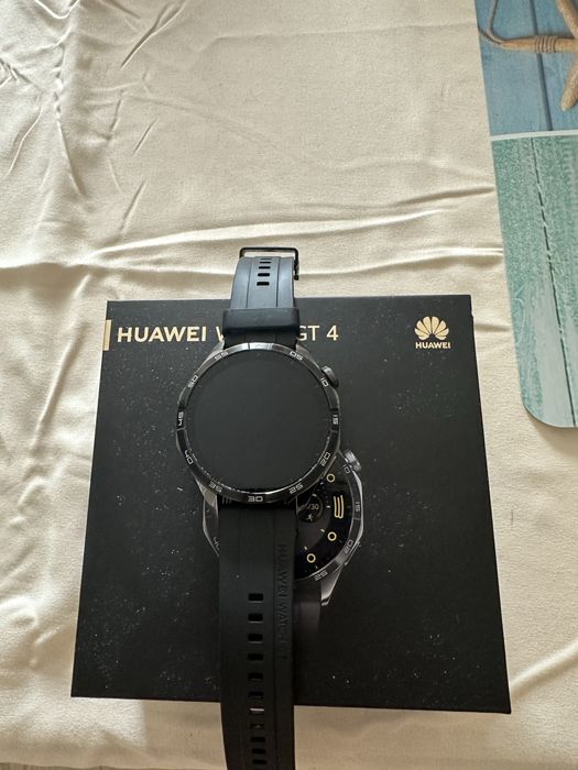 Продавам часовник Huawei Watch GT4 в отлично състояние