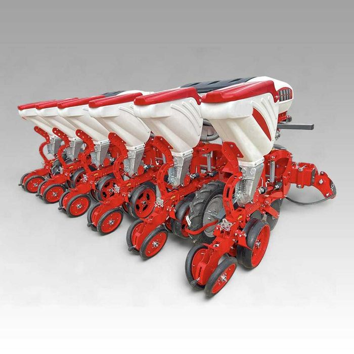 Пневматическая 6 рядная сеялка кукуруза,соя,свекла