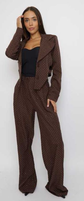 Дамски костюм с камъни