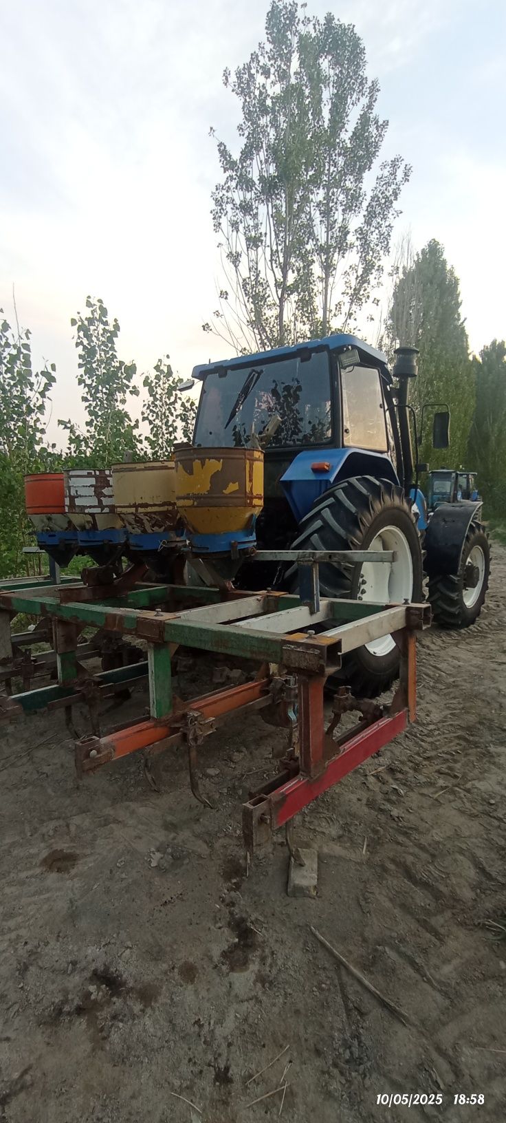 Traktor sotiladi Ts 135
