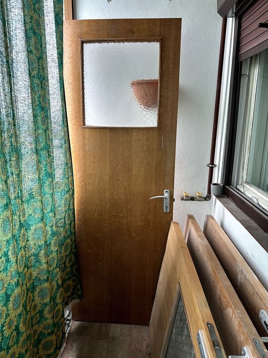 usi interior / apartament