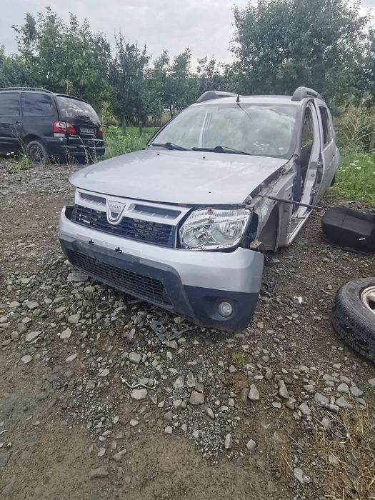Fata Completa Dacia Duster Bara,trager,capota etc