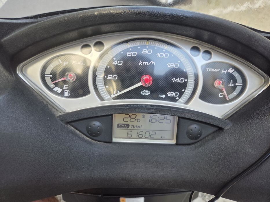 Vând scuter Yamaha Xmax 250i