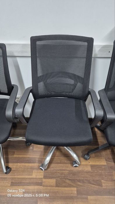 Офисные рабочие  кресла