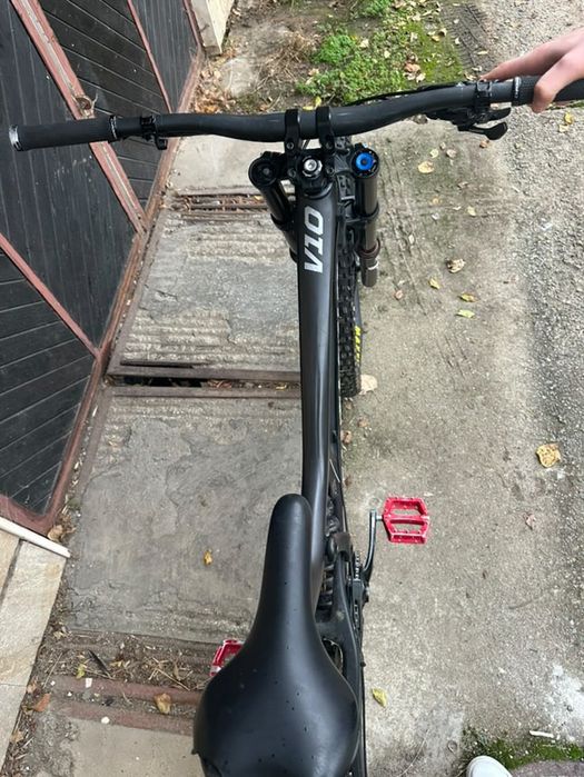 Продавам Santa Cruz v10 2019