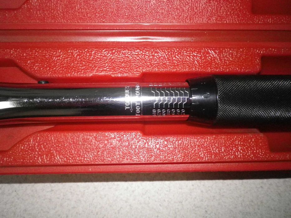 Динамометричен ключ NIELSEN с обхват от 14 Nm до 207 Nm