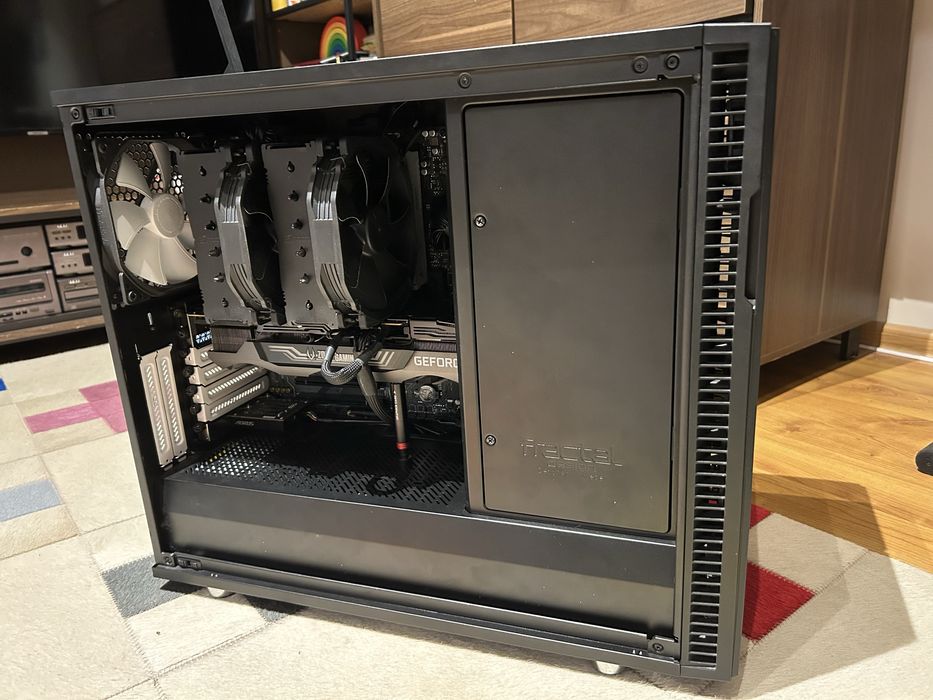 Продавам настолен компютър