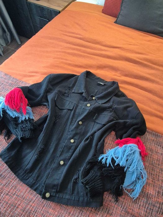 Дънково яке с акцент