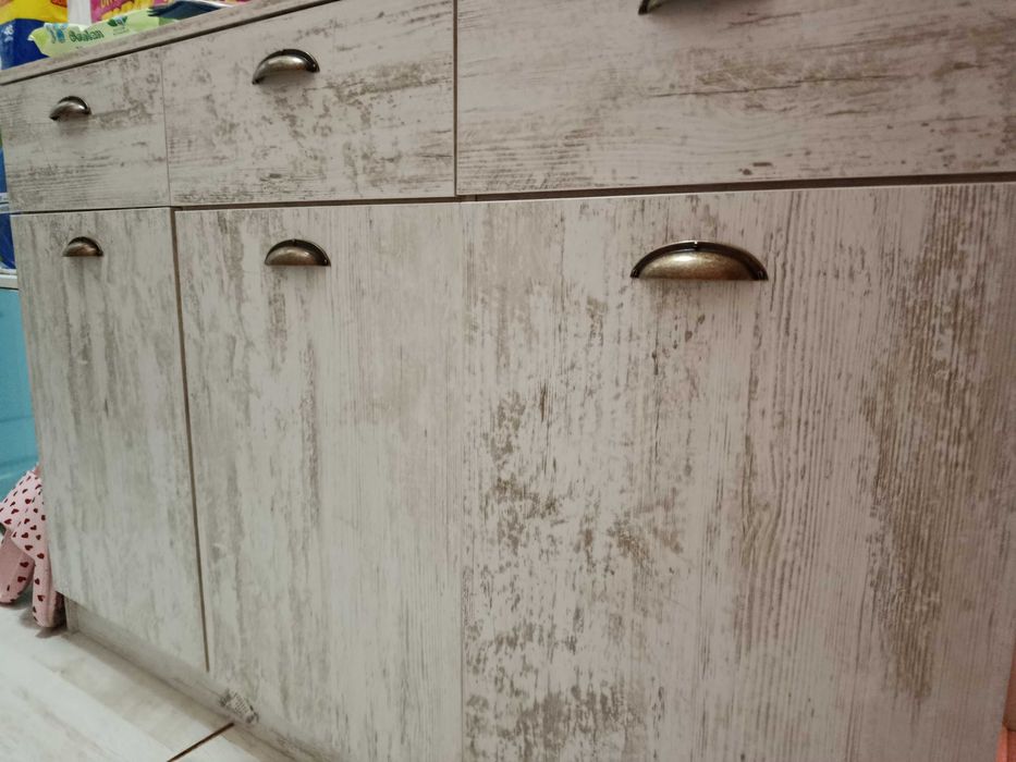 Продавам скрин.Чисто нов