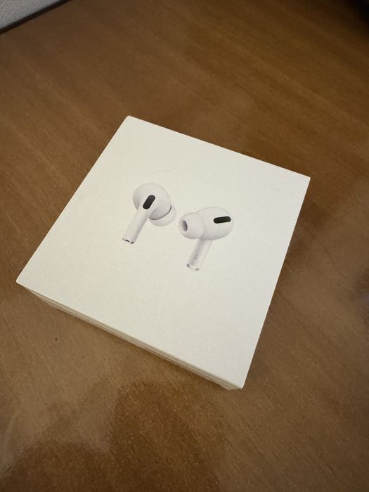 Продам apple airpods pro. Оригинал. Проблема со звуком, на запчасти